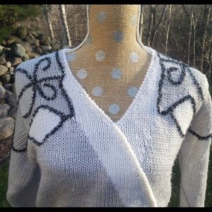 Vintage knit v-neck sweater gray texture detail